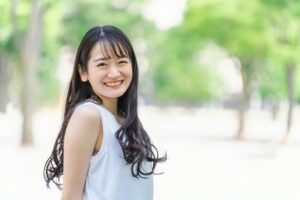 笑顔の女性